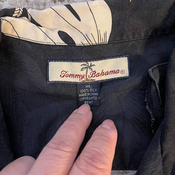 Tommy Bahama Black Silk Tropical Hawaiian Shirt XL - Picture 3 of 10